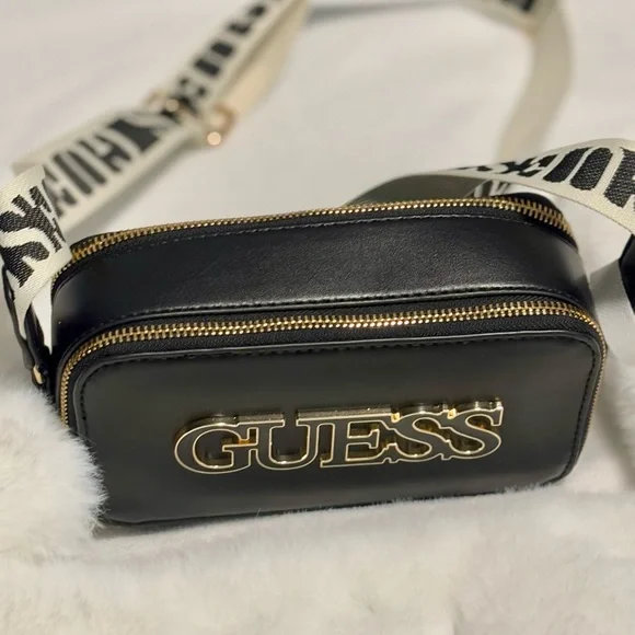 Guess - Picture 5 of 7